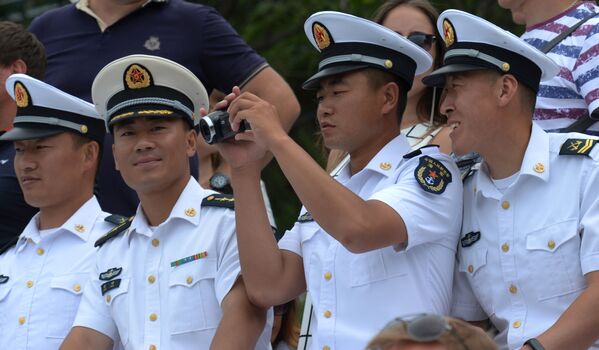 抵達符拉迪沃斯托克參加“海洋杯-2017”比賽的中國軍人，他們是參加俄羅斯海軍日慶祝活動的客人。 - 俄羅斯衛星通訊社