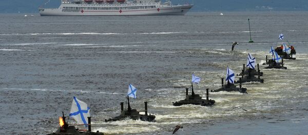 符拉迪沃斯托克举行海上阅兵式纪念俄罗斯海军日 - 俄罗斯卫星通讯社