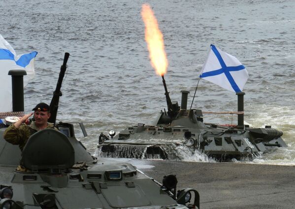 用BTR-80战车进行海上登陆 - 俄罗斯卫星通讯社