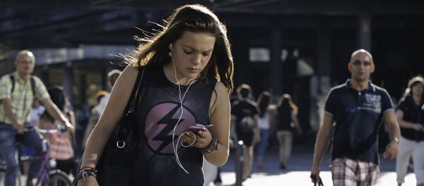 夏威夷出台新法禁止行人过马路玩手机 夏威夷出台新法禁止行人过马路玩手机 - 俄罗斯卫星通讯社