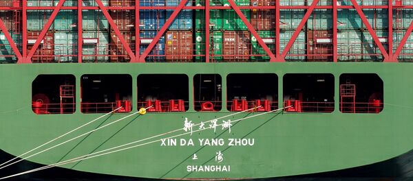 China Shipping containers sit on a ship in the Port of Los Angeles after being imported to the U.S. - 俄罗斯卫星通讯社