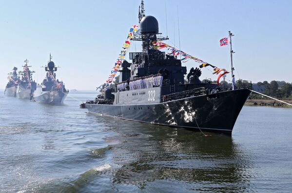 波罗的海舰队的“卡尔梅克”小型反潜舰，俄罗斯海军日波罗的海海上军演 - 俄罗斯卫星通讯社