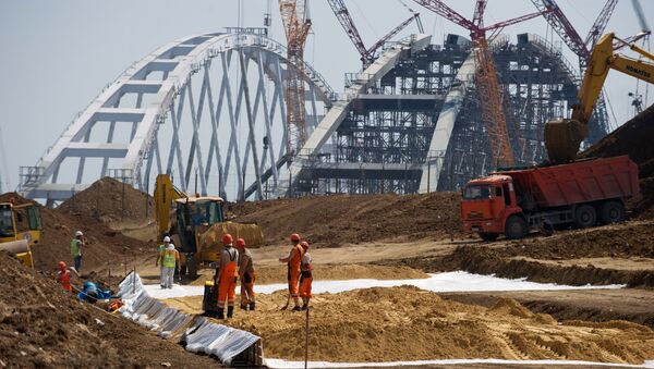 На строительстве автомобильных подходов к мосту через Керченский пролив - 俄罗斯卫星通讯社