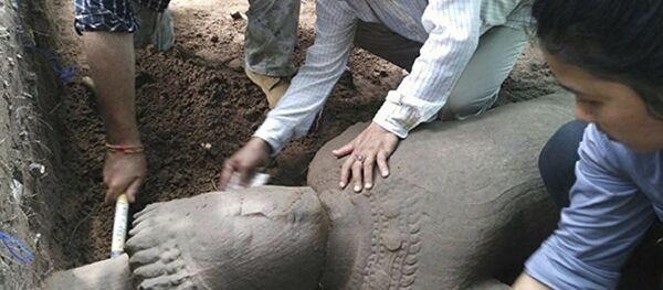 媒体：考古学家发现柬埔寨古石像 - 俄罗斯卫星通讯社