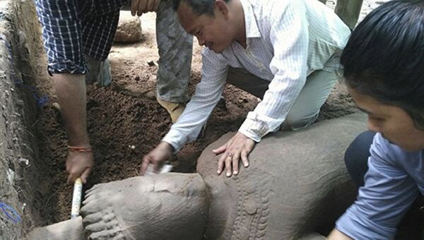 媒体：考古学家发现柬埔寨古石像 - 俄罗斯卫星通讯社