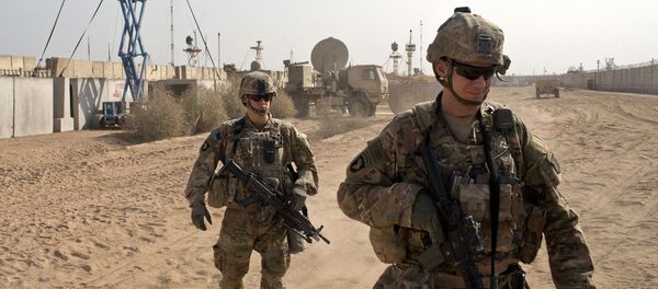 U.S. Army soldiers move through Qayara West Coalition base in Qayara, some 50 kilometers south of Mosul - 俄罗斯卫星通讯社