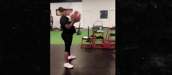 小威怀孕35周仍不放弃训练 - 俄罗斯卫星通讯社