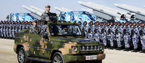 Chinese President Xi Jinping stands on a military jeep as he inspects troops of the People's Liberation Army during a military parade - 俄羅斯衛星通訊社