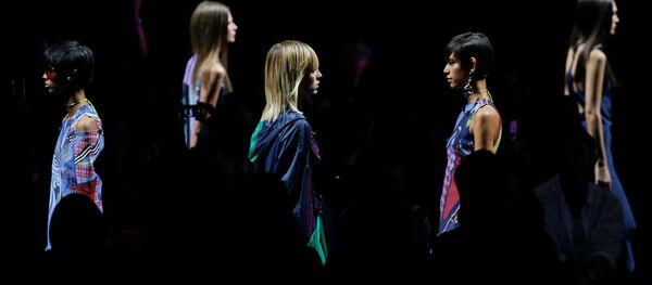 英國模特米蘭遭劫，暗網拍賣30萬歐元 - 俄羅斯衛星通訊社