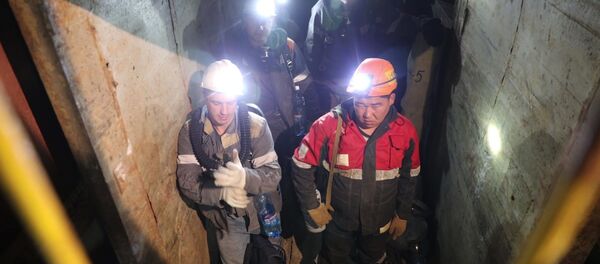 登高作業人員參與雅庫特“和平”礦井被困礦工搜尋工作 - 俄羅斯衛星通訊社