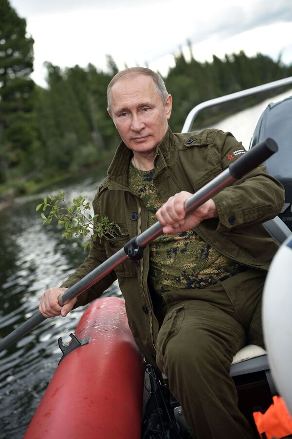普京随后前往贝加尔湖，出席贝加尔白鲑鱼苗投放仪式。 - 俄罗斯卫星通讯社