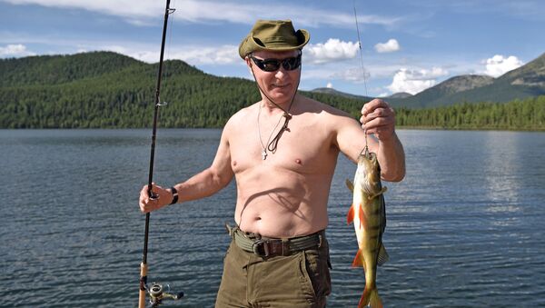 Президент РФ Владимир Путин во время рыбалки на каскаде горных озер в Республике Тыва - 俄罗斯卫星通讯社