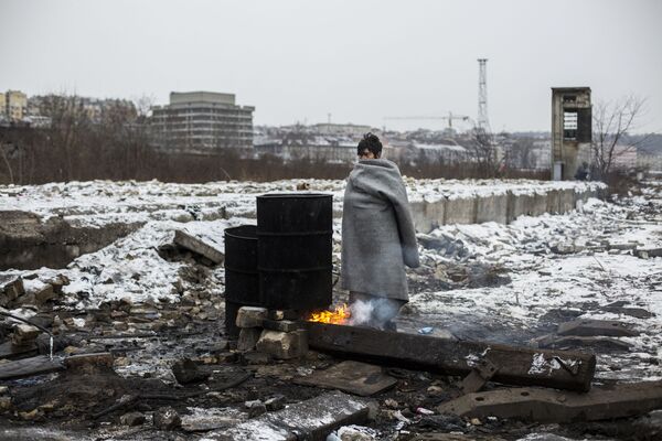 亞歷杭德羅·馬丁內斯·韋雷斯組照《貝爾格萊德的難民》之一，“要聞”類一等獎，國際紅十字會“人道主義照片”特別獎。 - 俄羅斯衛星通訊社