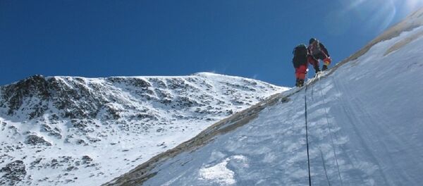 美国男子登顶珠峰完成征服七大洲最高峰梦想 下山时死亡 - 俄罗斯卫星通讯社