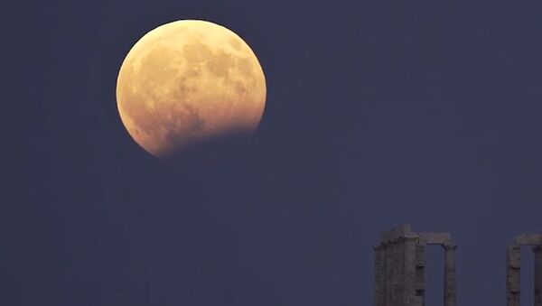 在月食期间月球上发现明亮闪光 - 俄罗斯卫星通讯社