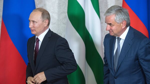 阿布哈兹领导人劳尔•哈吉姆巴与俄罗斯总统弗拉基米尔•普京 - 俄罗斯卫星通讯社