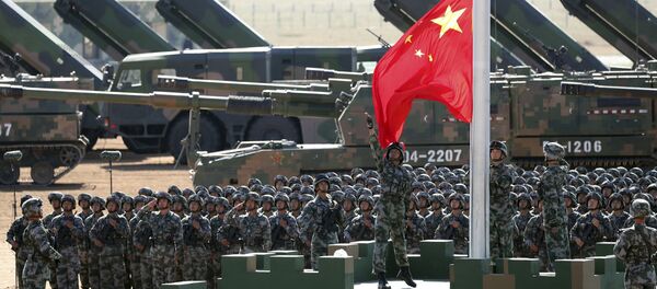 Chinese People's Liberation Army (PLA) troops perform a flag raising ceremony - 俄罗斯卫星通讯社