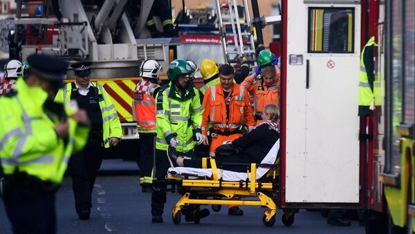 倫敦雙層巴士交通事故中的2名被困乘客獲救 - 俄羅斯衛星通訊社