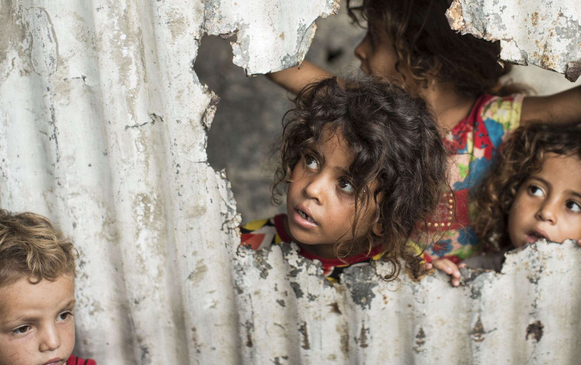 加沙地带南部拉法频繁遭袭 当地儿童：我们什么都没有了_苏莱曼_房子_轰炸