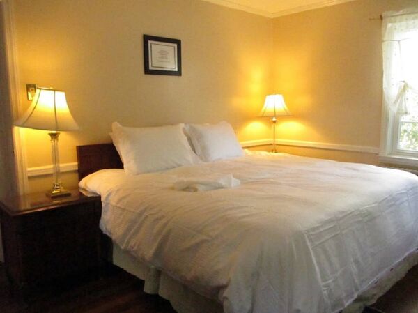 这栋房子共有16个床位,但只租给2名以下成年房客,最多可带5个小孩。 这栋房子共有16个床位,但只租给2名以下成年房客,最多可带5个小孩。 - 俄罗斯卫星通讯社