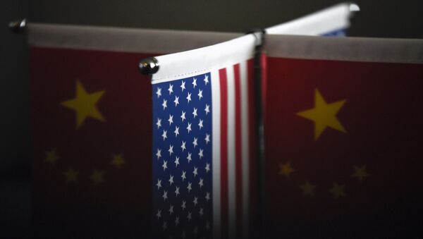 Chinese flags and American flags are displayed in a company in Beijing - 俄罗斯卫星通讯社