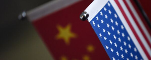 Chinese flags and American flags - 俄罗斯卫星通讯社