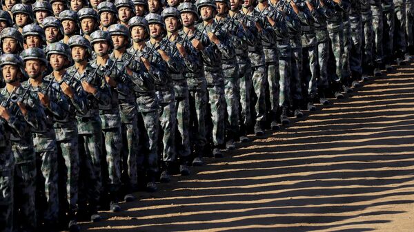 Chinese People's Liberation Army (PLA) troops march in formation - 俄罗斯卫星通讯社