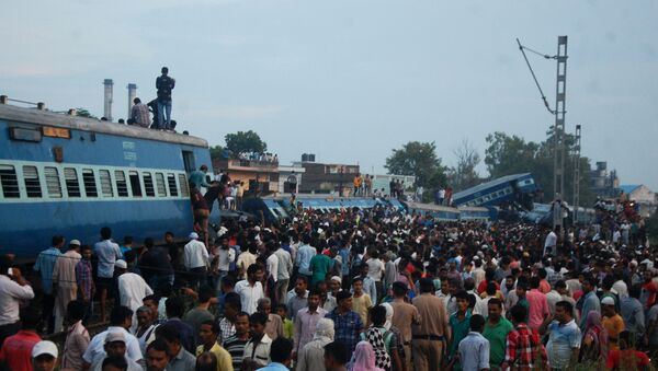 媒體：印度北部火車出軌遇難者人數上升至20人 - 俄羅斯衛星通訊社