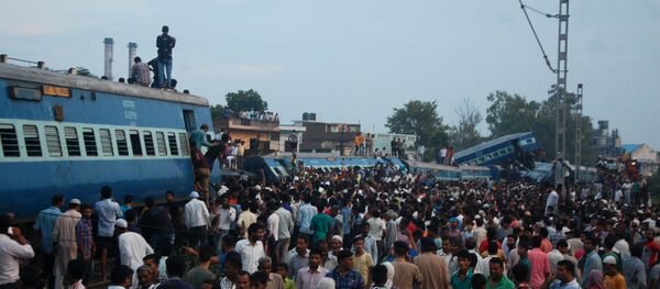 媒体：印度北部火车出轨遇难者人数上升至20人 - 俄罗斯卫星通讯社