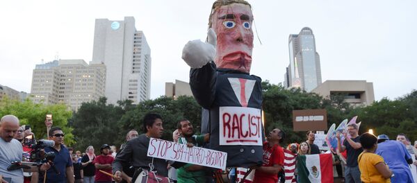 2000多人走上美國達拉斯街頭抗議 - 俄羅斯衛星通訊社