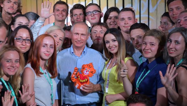 俄罗斯总统弗拉基米尔·普京出席一年一度的“塔夫里达”（Tavrida）全俄青年教育论坛。 - 俄罗斯卫星通讯社
