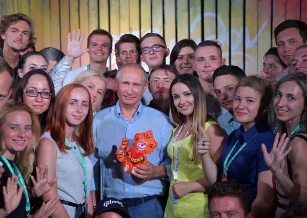 俄罗斯总统弗拉基米尔·普京出席一年一度的“塔夫里达”（Tavrida）全俄青年教育论坛。 - 俄罗斯卫星通讯社