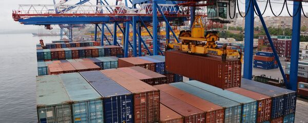 Разгрузка в порту Владивостока контейнеровоза океанского класса Разгрузка в порту Владивостока контейнеровоза океанского класса - 俄羅斯衛星通訊社