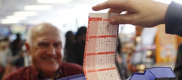 美国人18年用同一组号码买彩票 最终赢得大奖 - 俄罗斯卫星通讯社