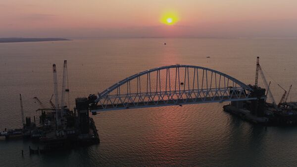 克里米亚铁路拱桥吊装视频公开 - 俄罗斯卫星通讯社