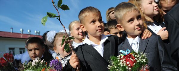 節日隊列中的一年級新生，赤塔 - 俄羅斯衛星通訊社
