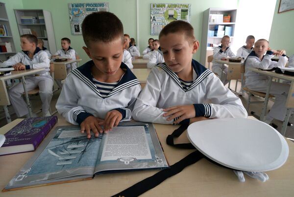 纳希莫夫海军学校符拉迪沃斯托克分校学生 - 俄罗斯卫星通讯社