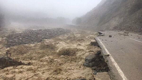 俄北高加索地区因泥石流被困山中游客包括中国及其他13个国家公民 - 俄罗斯卫星通讯社