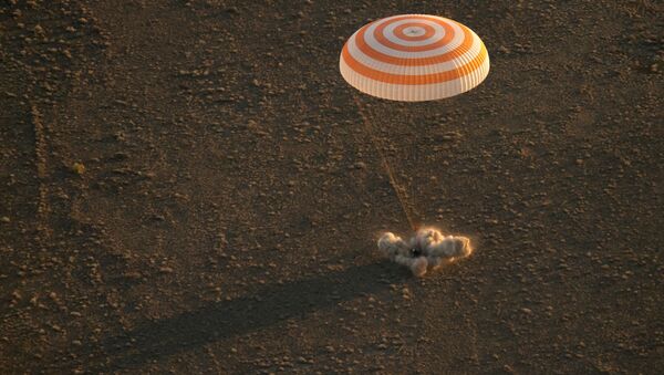 俄地面飞行控制中心：三名宇航员已从国际空间站返回地球 - 俄罗斯卫星通讯社