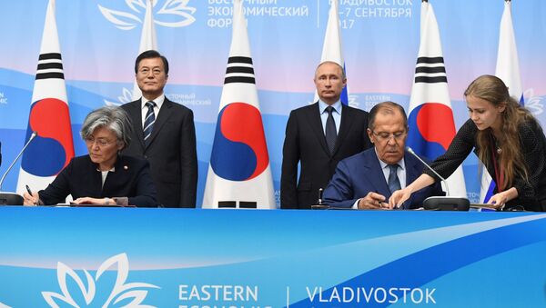 俄韩在东方经济论坛两国元首会谈后签署一揽子文件 - 俄罗斯卫星通讯社
