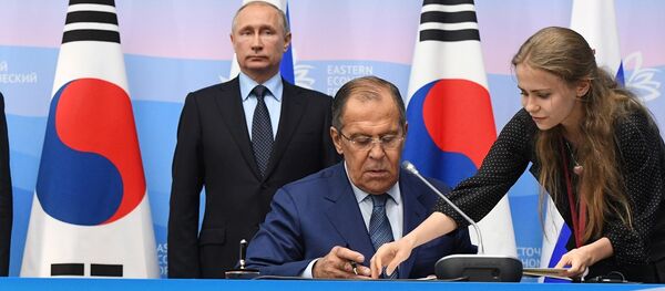 俄韩在东方经济论坛两国元首会谈后签署一揽子文件 - 俄罗斯卫星通讯社