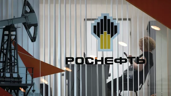 Стенд компании Роснефть на площадке Восточного экономического форума во Владивостоке - 俄羅斯衛星通訊社