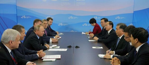 普京：今年东方经济论坛期间中俄签署合同数量将比去年多 - 俄罗斯卫星通讯社