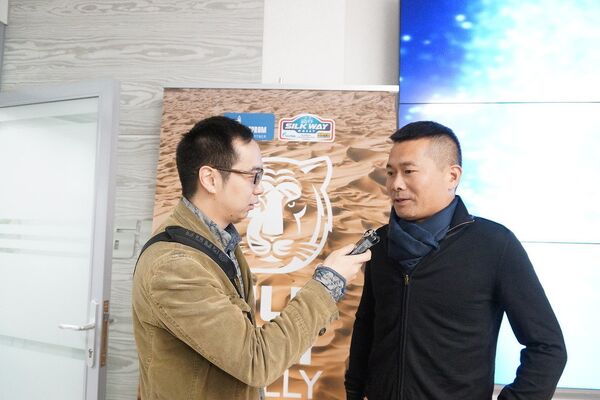 在颁奖前记者对韩魏进行了采访 在颁奖前记者对韩魏进行了采访 - 俄罗斯卫星通讯社