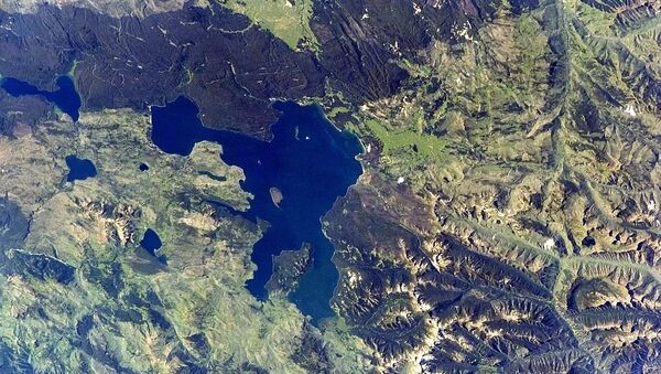 黃石湖 - 俄羅斯衛星通訊社