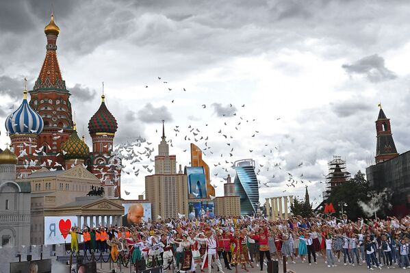 莫斯科城市日慶典開幕式上的演員 - 俄羅斯衛星通訊社