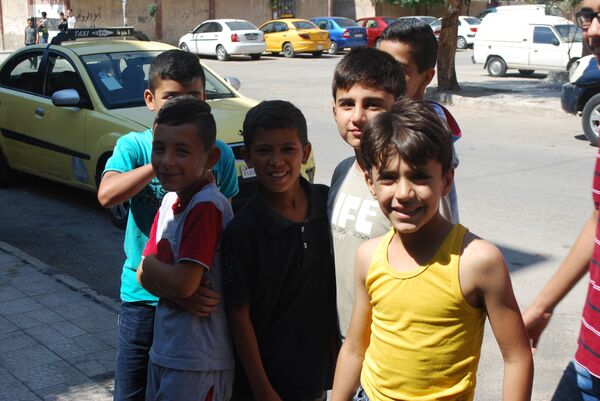 敘利亞孩子希望生活能回到從前那樣，好讓他們能再去上學。 - 俄羅斯衛星通訊社