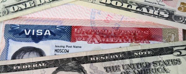 Денежные купюры США и американская виза Денежные купюры США и американская виза - 俄羅斯衛星通訊社