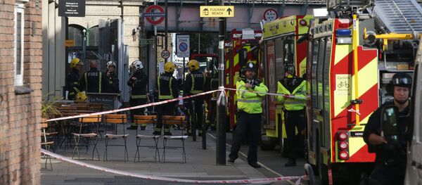 英國倫敦救護車已抵達發生爆炸事件的地鐵站 英國倫敦救護車已抵達發生爆炸事件的地鐵站 - 俄羅斯衛星通訊社
