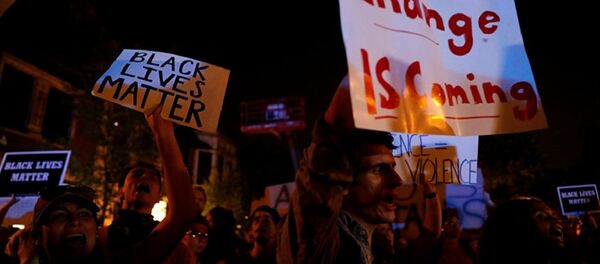 美聖路易斯在槍殺非裔美國人的警員被判無罪後爆發抗議 美聖路易斯在槍殺非裔美國人的警員被判無罪後爆發抗議 - 俄羅斯衛星通訊社